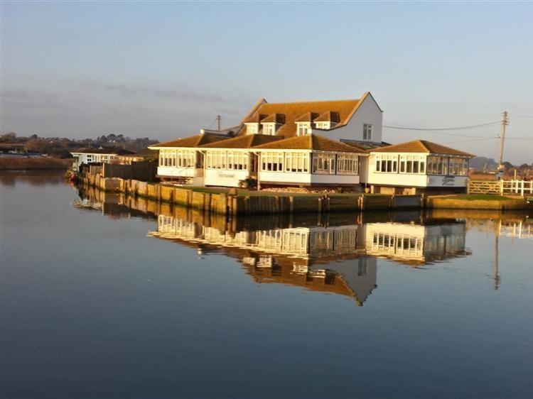 Vila The Boardwalk West Bay Exteriér fotografie